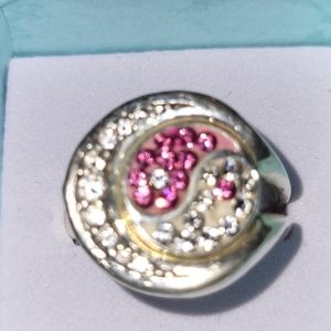 Kameleon jewel pop ring. Size 8. Random pop included